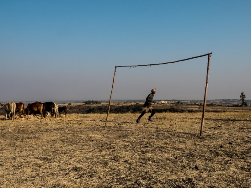 una porta di calcio in un campo, in Etiopia