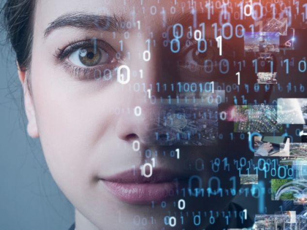 Volto di donna solcato da dati captati dalla rete internet, simbolo dell'identità digitale online.