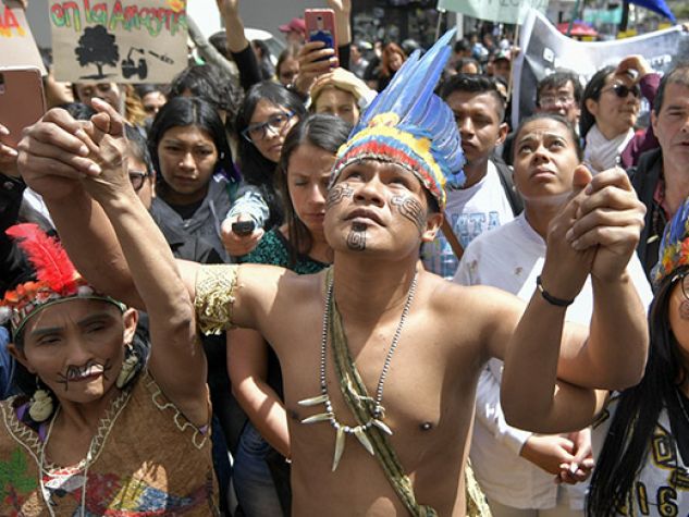 Manifestazione con esponenti delle popolazioni indigene in difesa dell'Amazzonia.