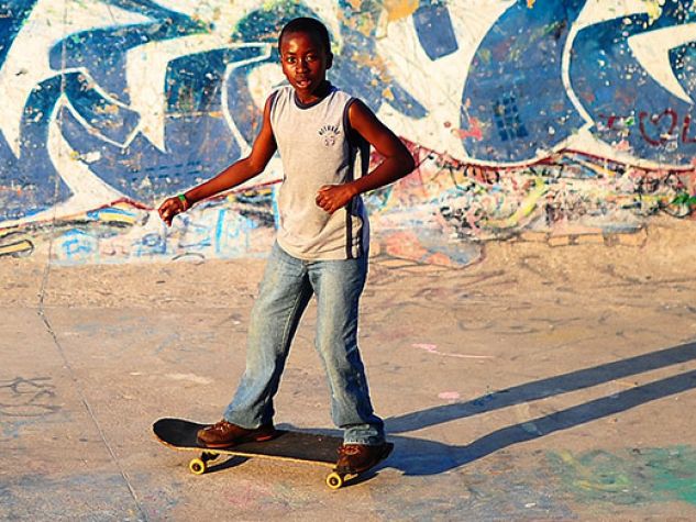 Bambino con skateboard 