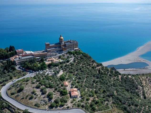 veduta aerea del santuario di Tindari