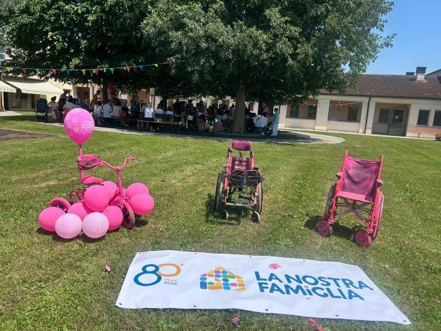 il giardino della sede di Pieve di Soligo (TV) de La Nostra Famiglia, nel giorno delle celebrazioni per gli 80 anni di vita dell'associazione