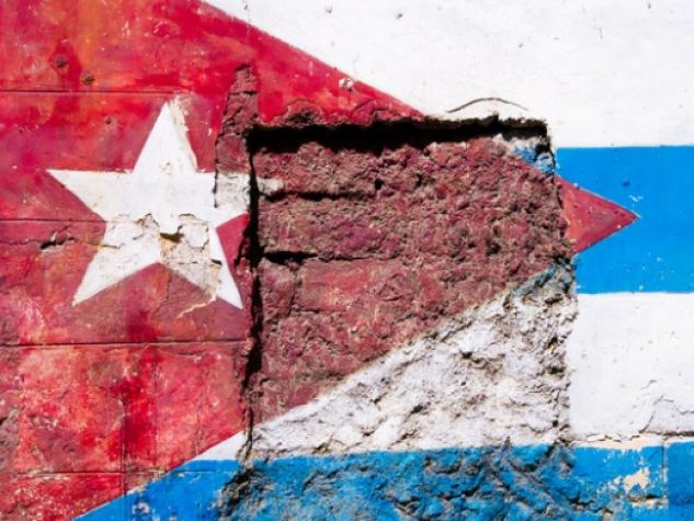 Murales che ritrae la bandiera cubana a L'Avana.