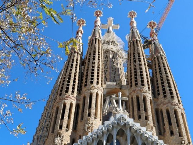 Gaudí e il canto di pietra e di luce