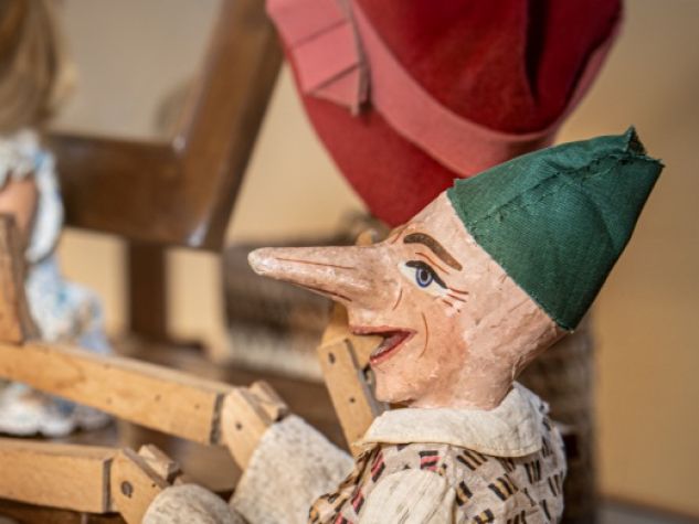 Un Pinocchio in legno del 1920.