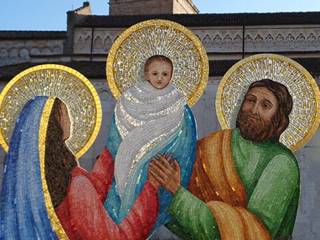 La sacra famiglia, nucleo originario del presepe di mosaico di Spilimbergo