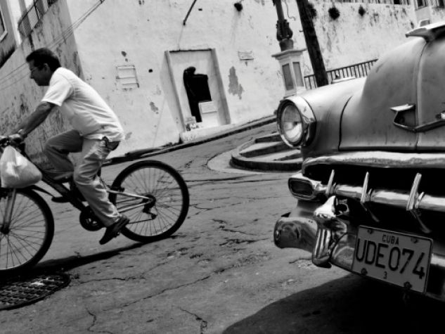Santiago de Cuba: frammenti di vita quotidiana nel centro città. 