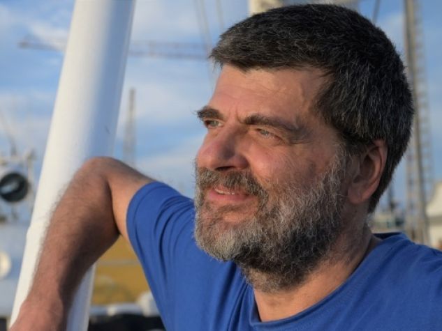 Il giornalista Luciano Scalettari è tra gli ideatori del progetto ResQ, nato nel 2019 con l’obiettivo di salvare la vita dei migranti che cercano di attraversare il Mediterraneo.