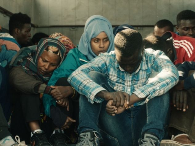 Una scena del film «L’ordine delle cose» di Andrea Segre. Al centro, tra i migranti, si riconosce l’attrice Yusra Warsama. 