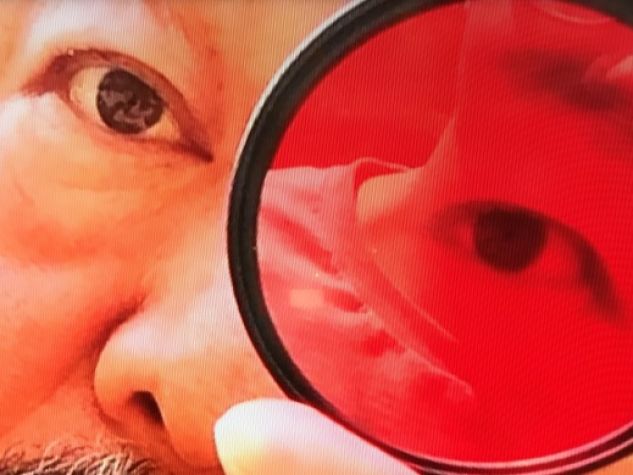 Ai Weiwei in un video trasmesso su un monitor all'ingresso di Palazzo Strozzi.