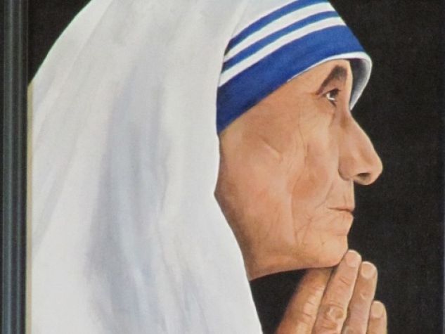 particolare di un quadro che ritrae Madre Teresa in preghiera