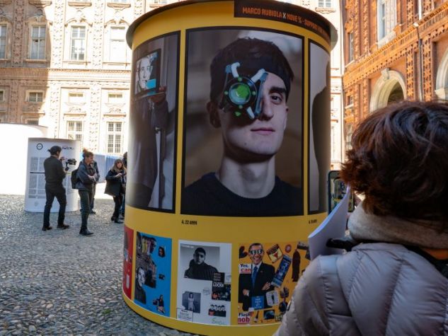 uno scorcio dell'esposizione 4x4 fotografi per il sociale a Torino, palazzo Carignano fino al 2 giugno 2026