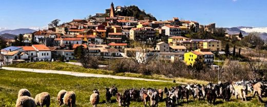 Un panoramica del paese di Duronia, in Molise.