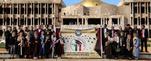 Foto di gruppo per i laureati di Bengasi