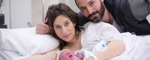 coppia con il figlio appena nato in ospedale
