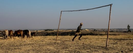 una porta di calcio in un campo, in Etiopia