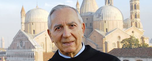 Fra Luciano Segafreddo, direttore del "Messaggero di sant'Antonio - Edizione italiana per l'estero" da più di 25 anni