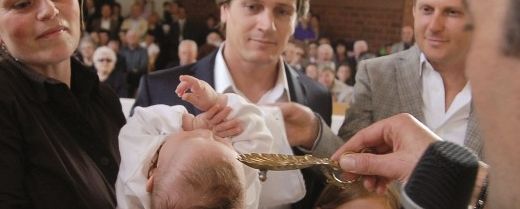 il battesimo di un neonato