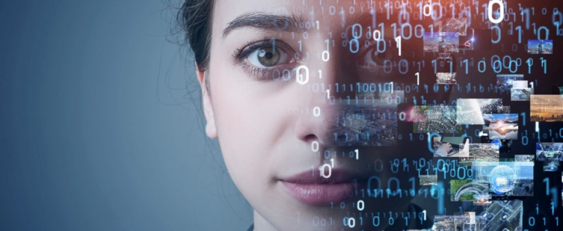 Volto di donna solcato da dati captati dalla rete internet, simbolo dell'identità digitale online.