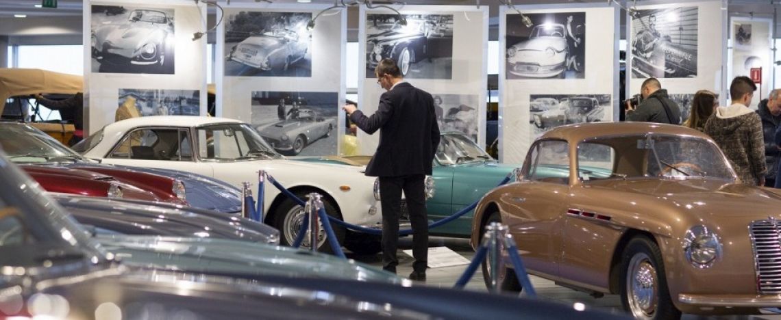 La sezione dedicata alle auto d'epoca, all'interno del Museo Nicolis.
