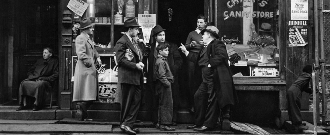 Walter Rosenblum, Chich s Candy Store, Pitt Street, New York, 1938