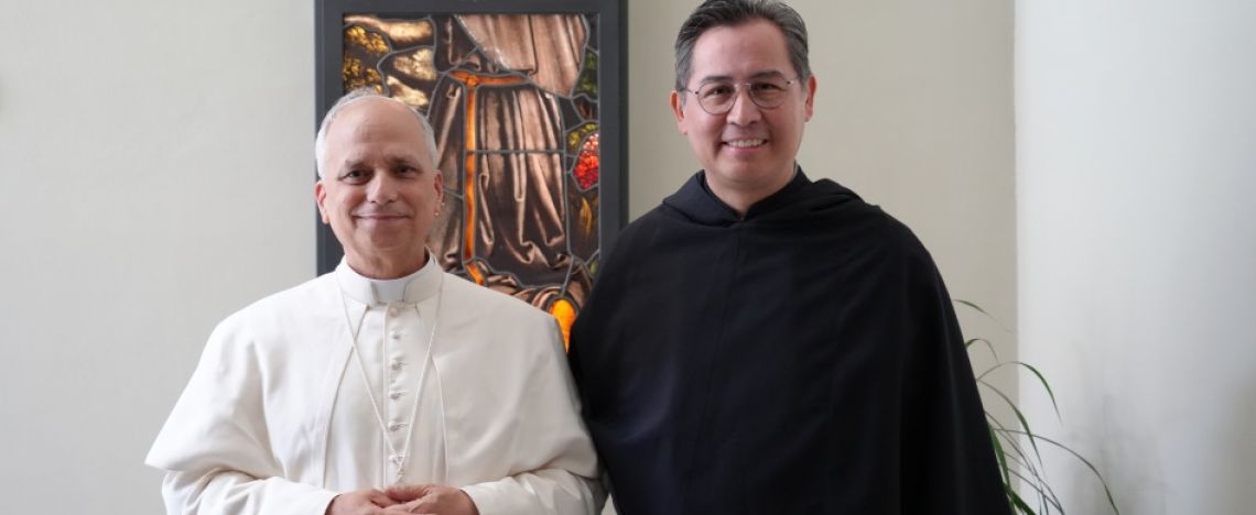 Papa Leone XIV con padre Alexander Lam agostiniano