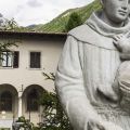 Una statua di sant'Antonio si trova anche nel cortile interno del convento. - ©Andrea Semplici
