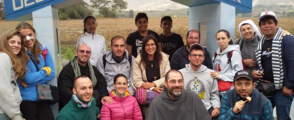 Fra Valerio Folli in visita a una comunità in Perù.