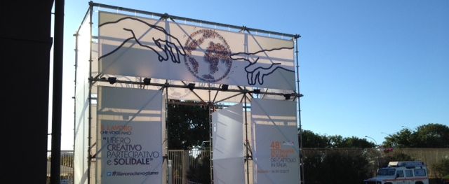 L'ingresso del Centro congressi della Fiera di Cagliari, dove si sta svolgendo la 48sima settimana sociale dei Cattolici italiani