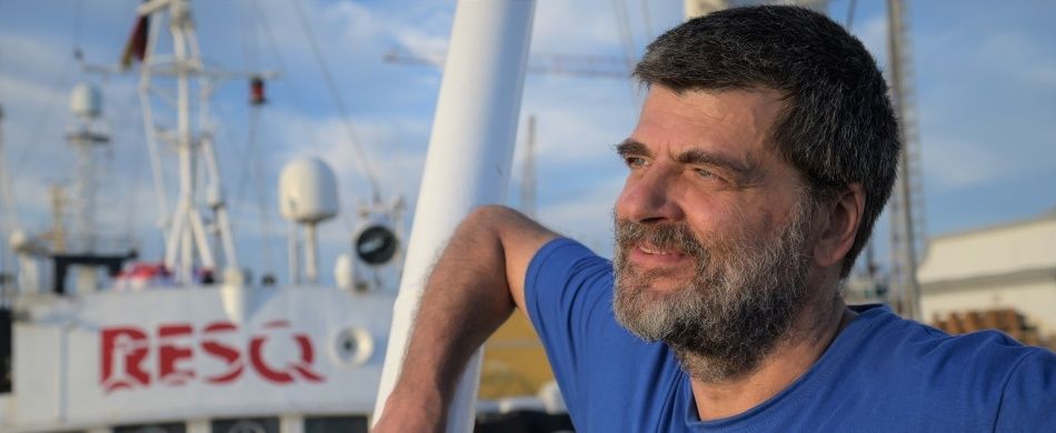 Il giornalista Luciano Scalettari è tra gli ideatori del progetto ResQ, nato nel 2019 con l’obiettivo di salvare la vita dei migranti che cercano di attraversare il Mediterraneo.