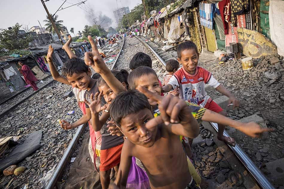 Calcutta: lo slum a filo dei binari - Giovanni Mereghetti