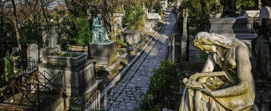 La statua in marmo bianco