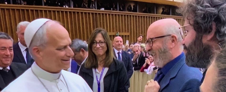 Il Papa saluta i giornali