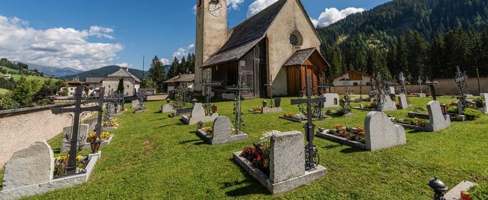 Il piccolo cimitero accan