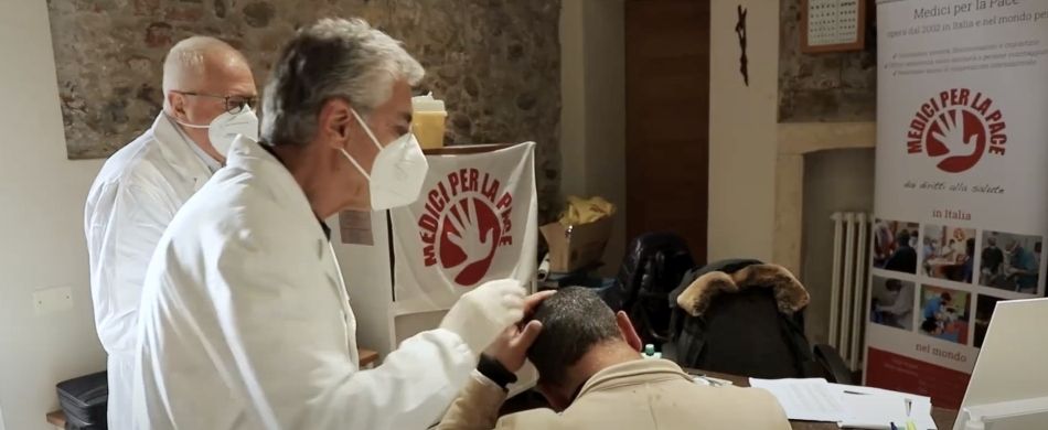 Medici volontari curano u