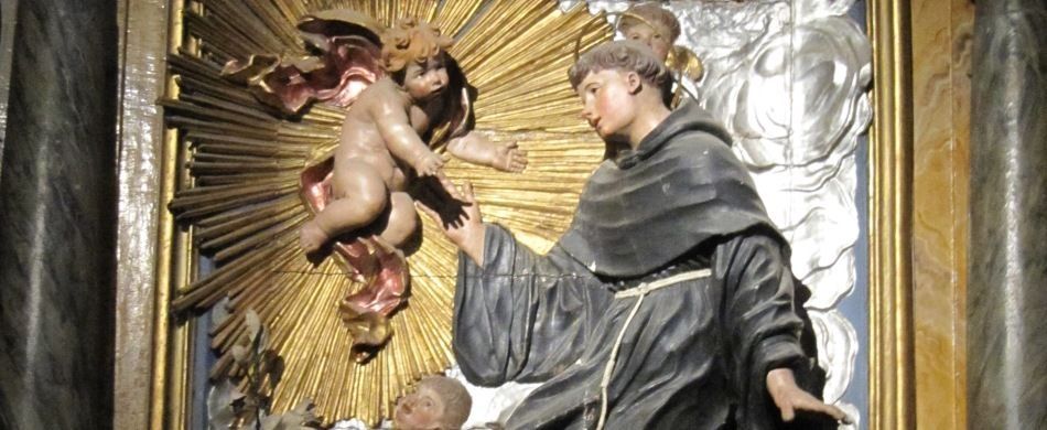 Sant'Antonio e il Bambino, bassorilievo.