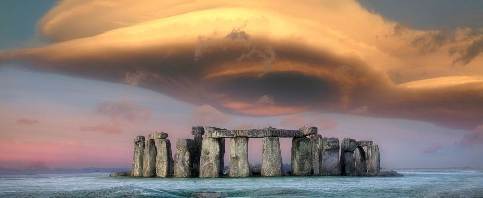Il sito neolitico di Stonehenge, nei pressi di Amesbury, nello Wiltshire, Inghilterra.