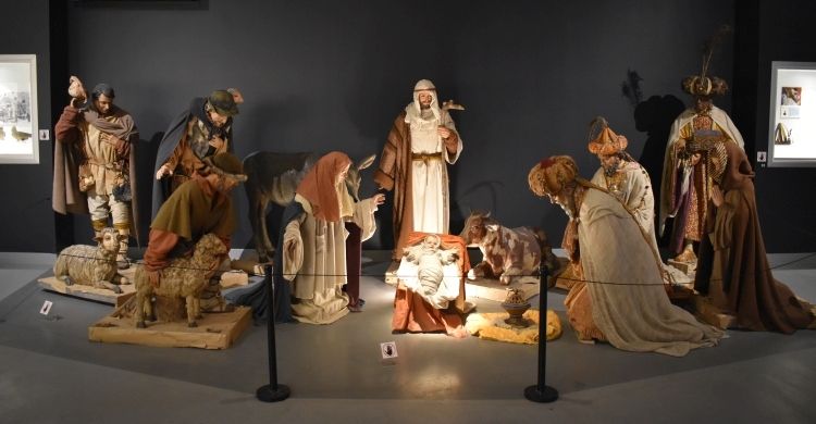 Il presepe in gesso di Joseph Guardo. 