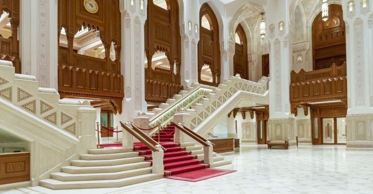 Il monumentale ingresso della Royal Opera House Muscat in Oman.