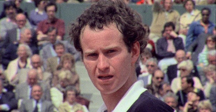 Il campione americano John McEnroe durante un Roland Garros negli anni '80.